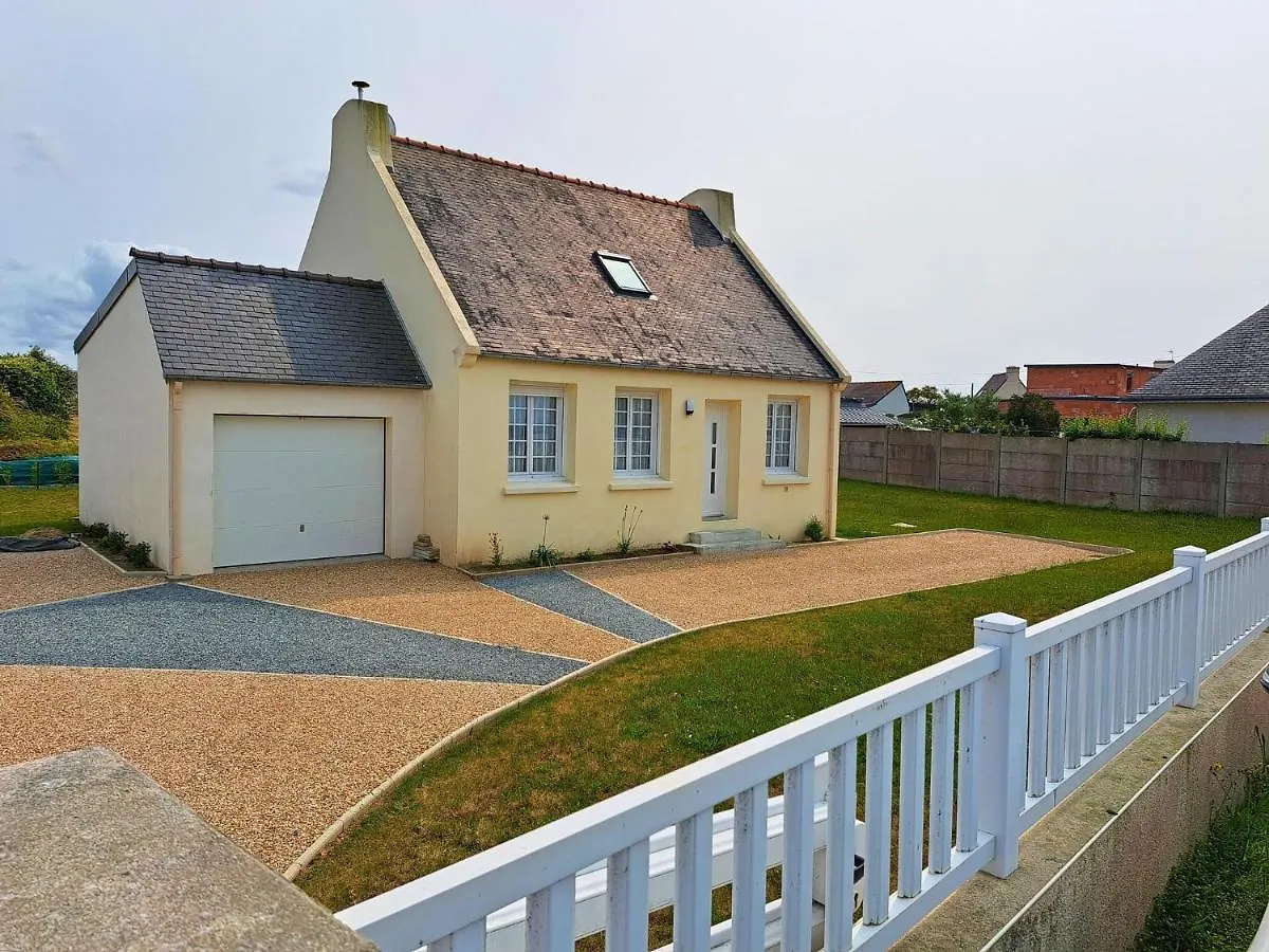 Comfortable Holiday Home Near The Beach Plouguerneau